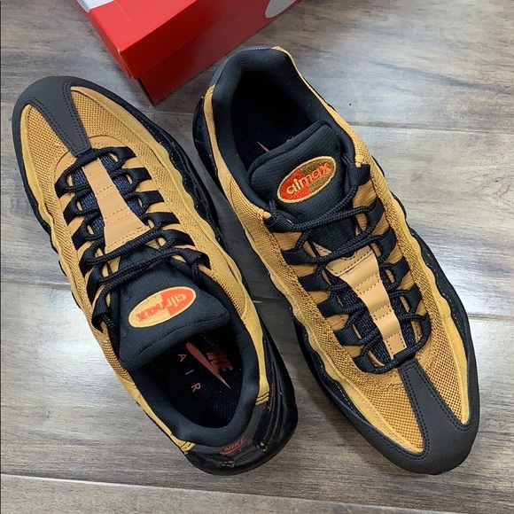 NIKE AIR MAX 95 ESSENTIAL men’s running shoes - Picture 10 of 16